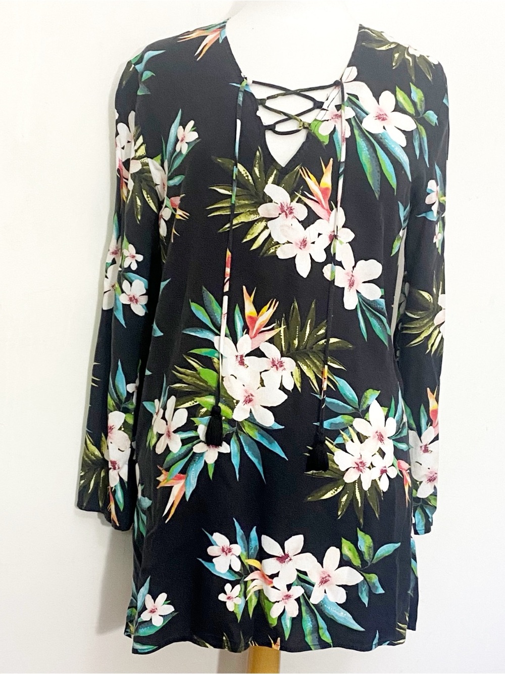 Unbranded Lightweight Black Tropical Floral Lace-Up Split Hem Tunic Top M